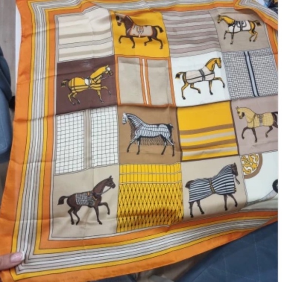 ❤️Equine Satin Silk Head Scarf / Neck scarf - vintage style horse print - Picture 2 of 8